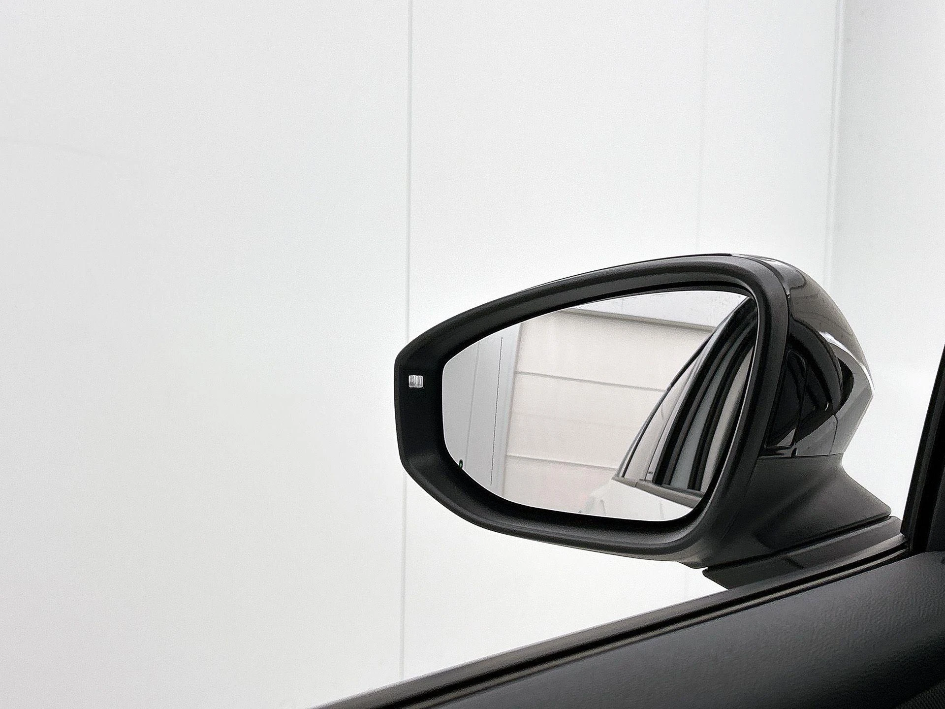 Volkswagen-T-Roc-image-22