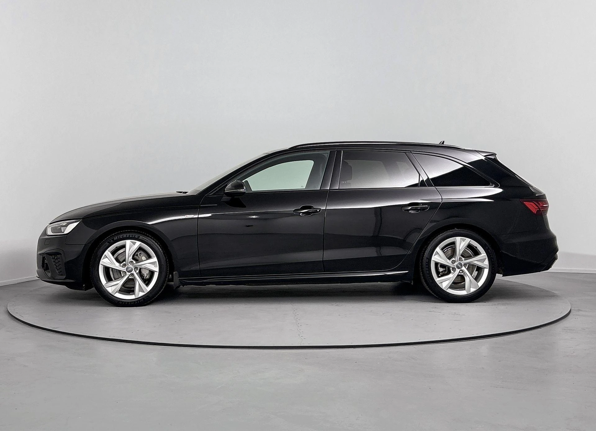 Audi-A4-image-1