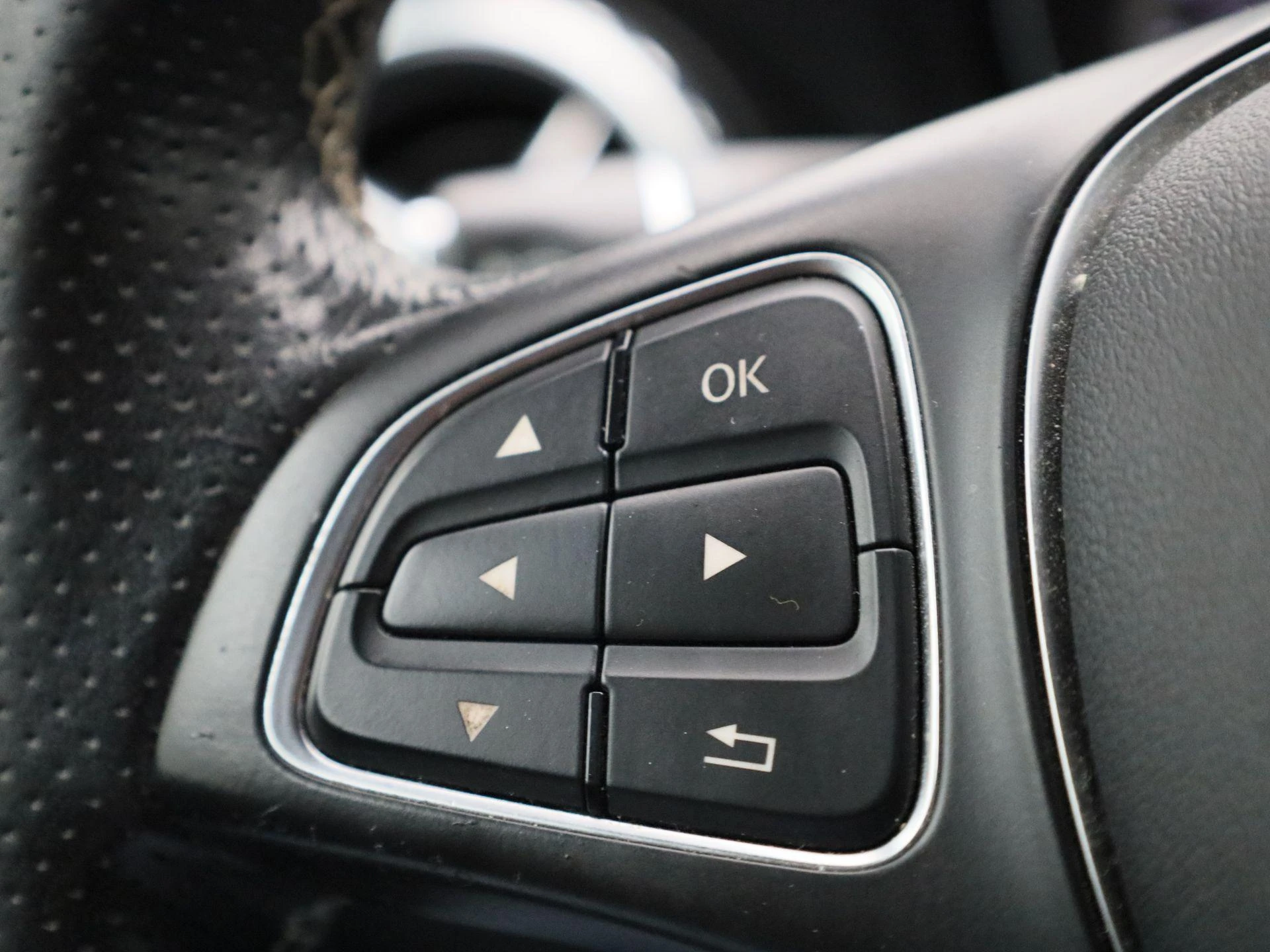 Mercedes-Benz-GLA-image-19