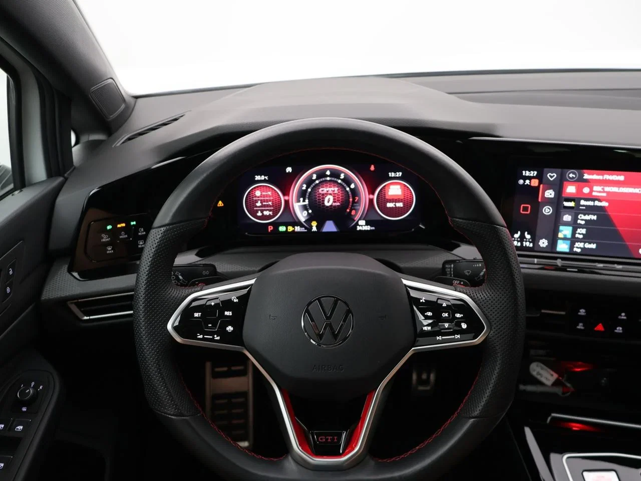 Volkswagen-Golf-image-14