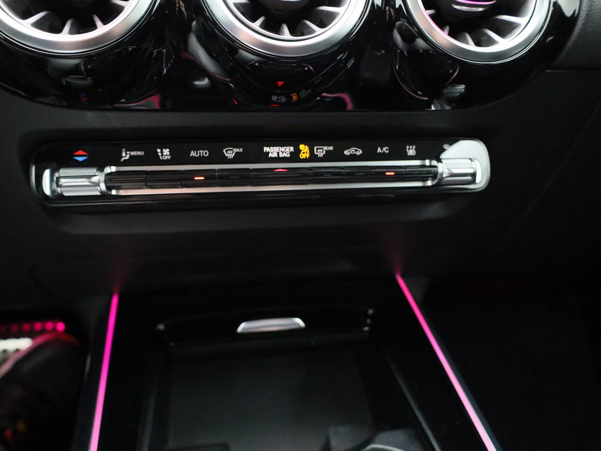 Mercedes-Benz GLA 250 e AMG Line + CARPLAY + MULTIBEAM + NIGHTPAKKET +