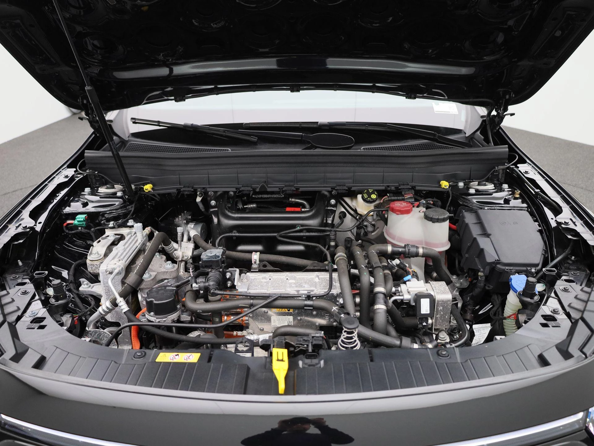 Mercedes-Benz-EQB-image-34