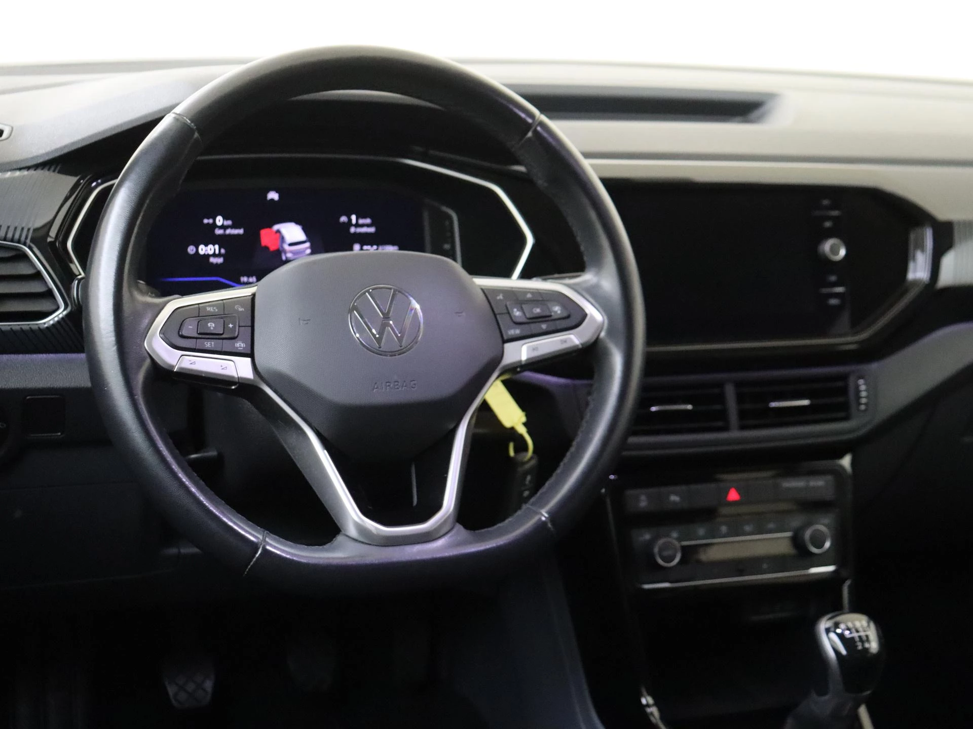 Volkswagen-T-Cross-image-13