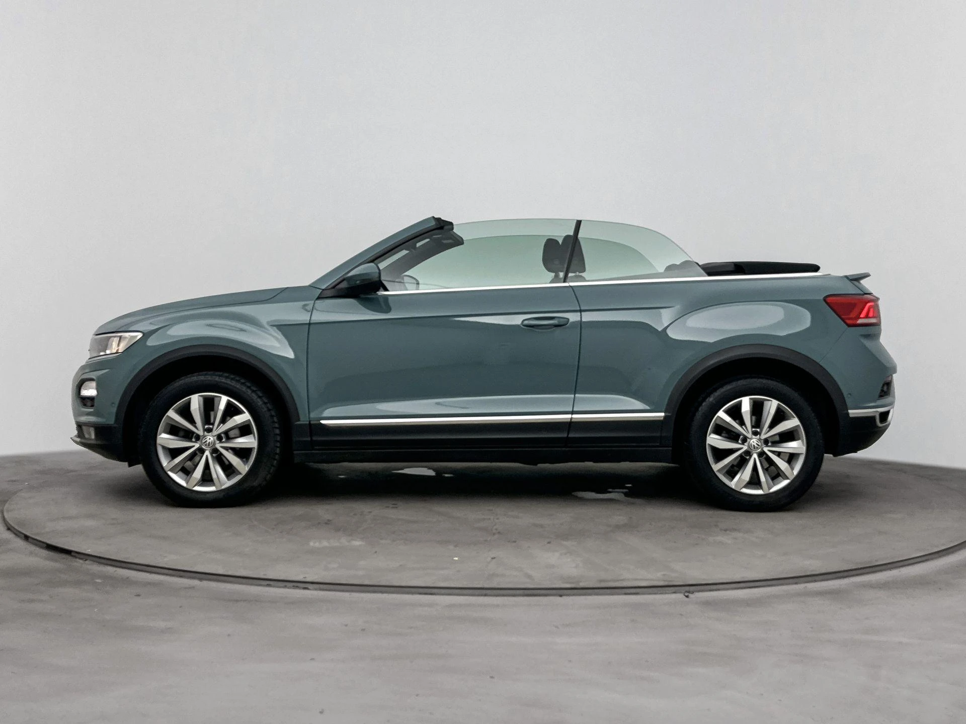 Volkswagen-T-Roc-image-1