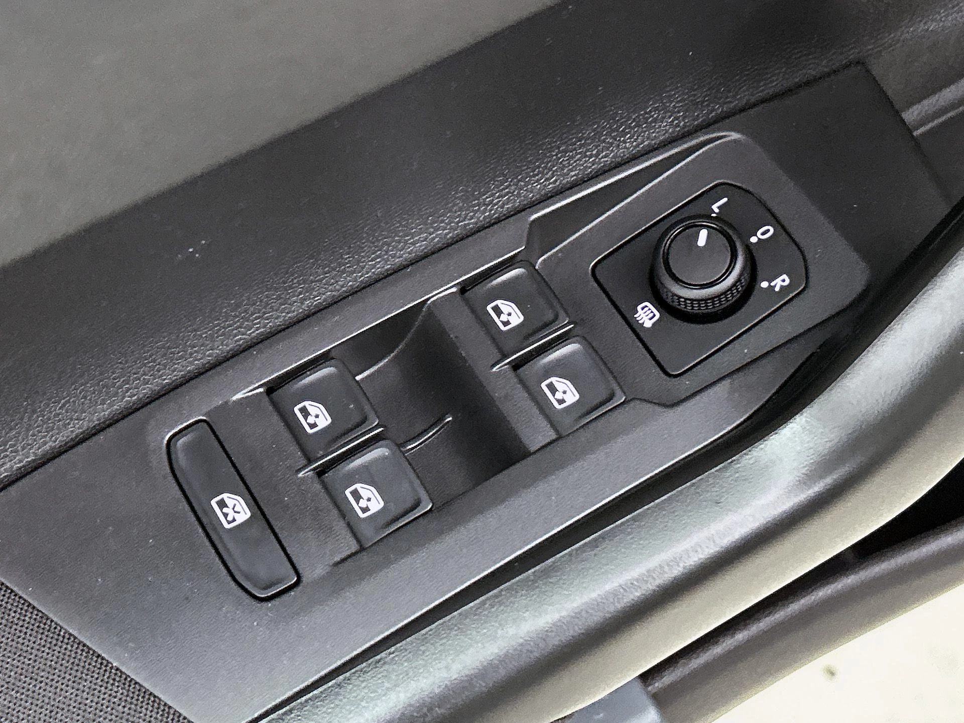 Volkswagen-Polo-image-9