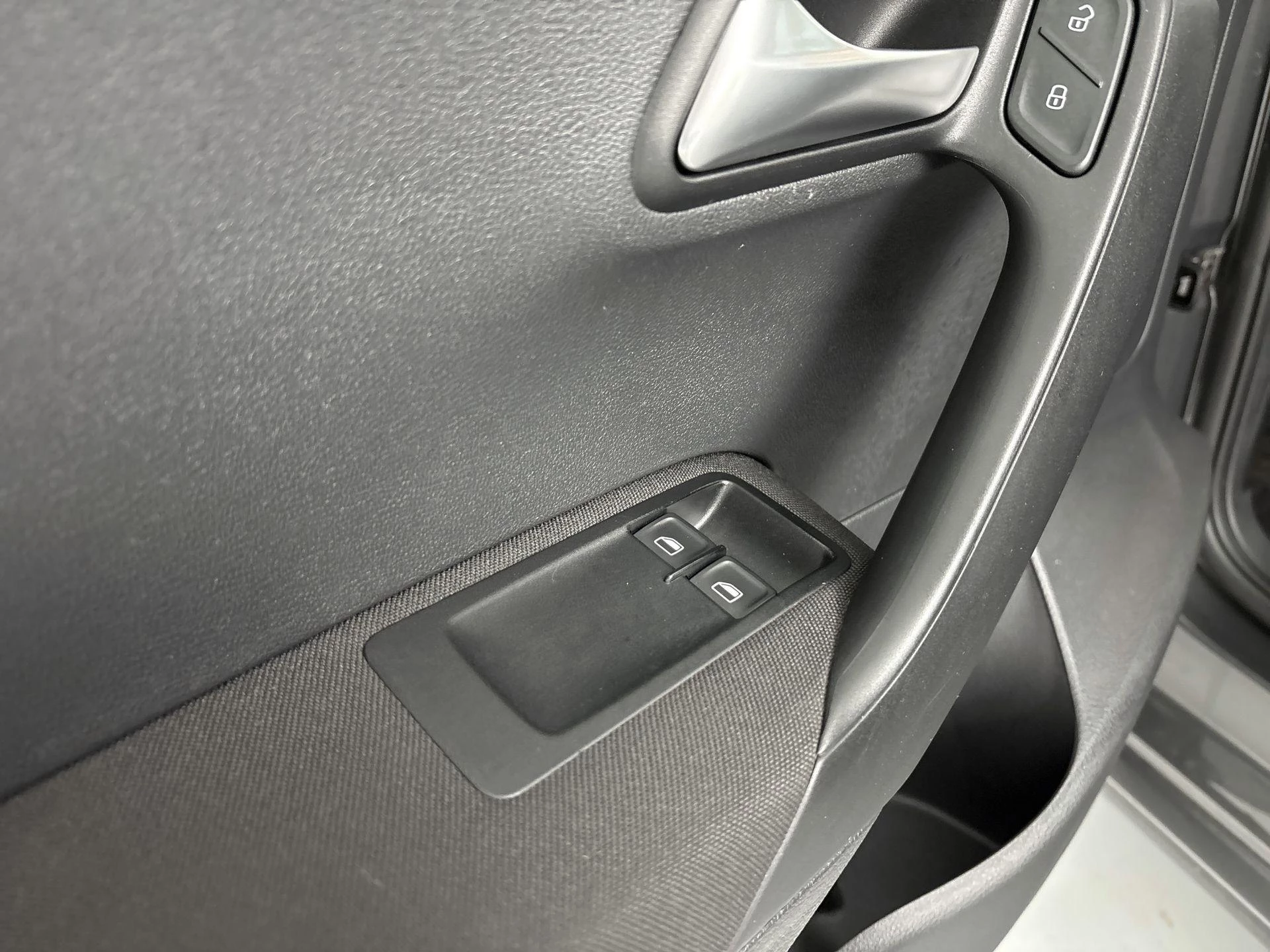 Volkswagen-Polo-image-10