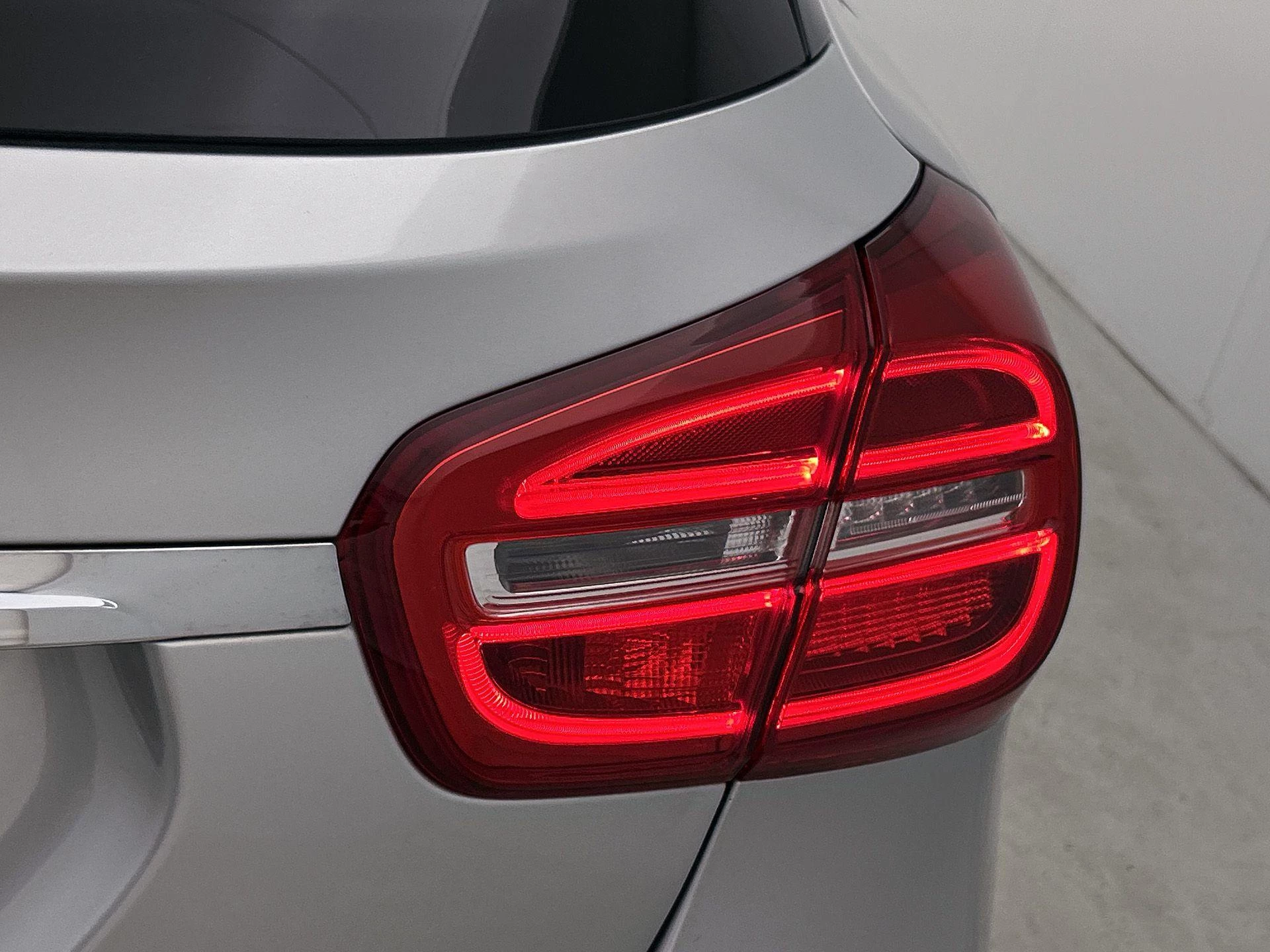 Mercedes-Benz-GLA-image-21