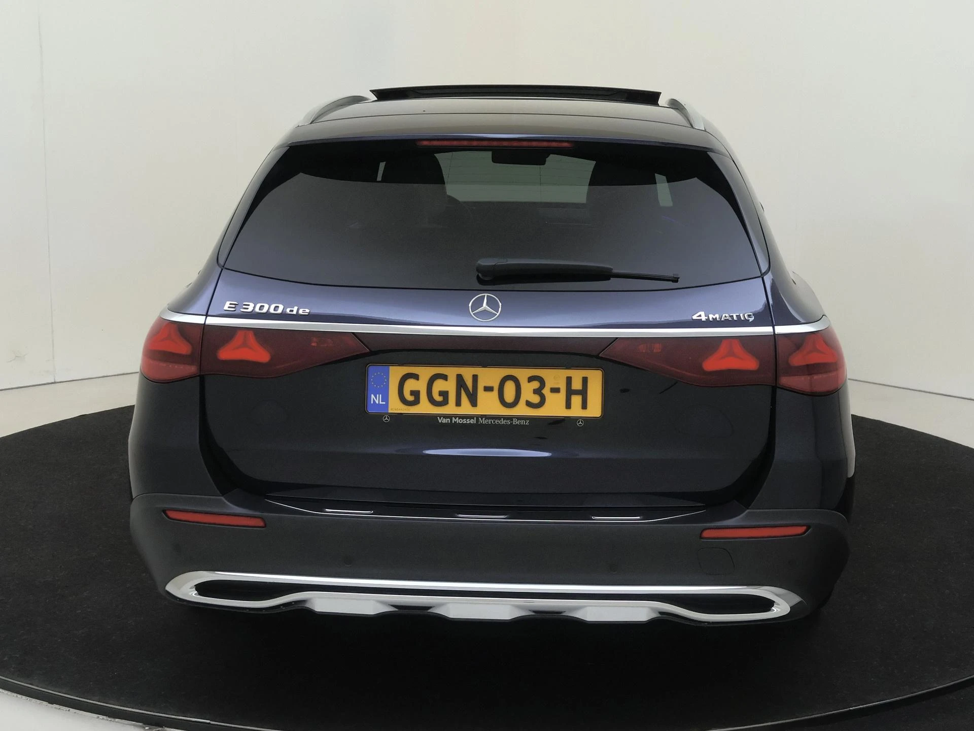 Mercedes-Benz-E-Klasse-image-6
