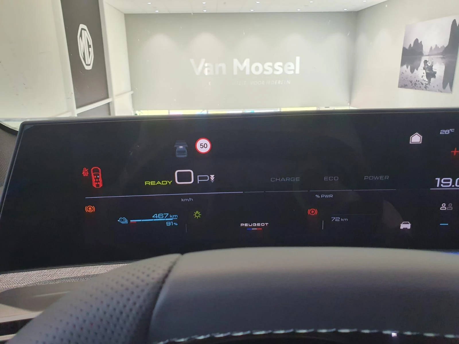 Peugeot-e-5008-image-13