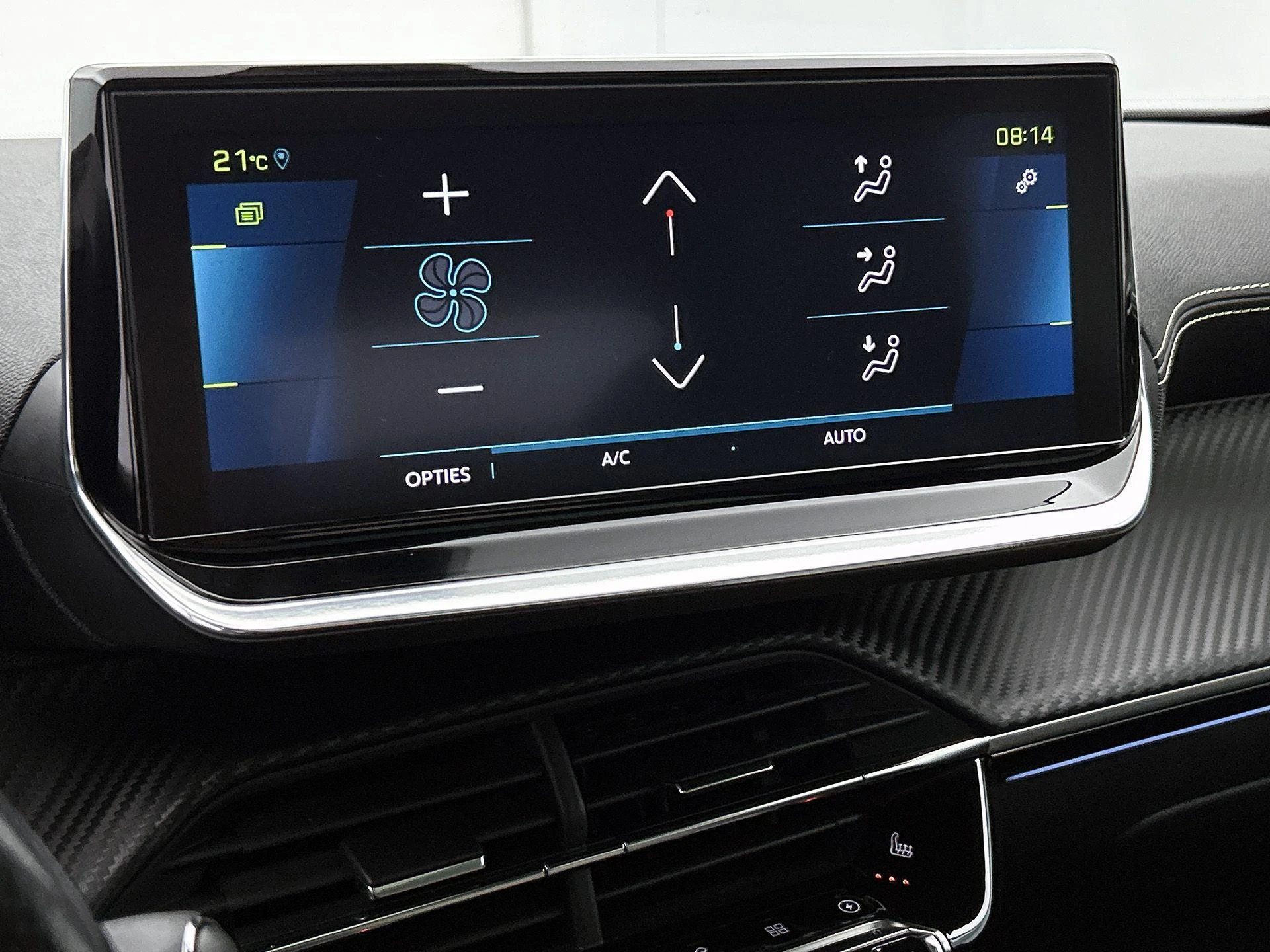 Peugeot-e-2008-image-24