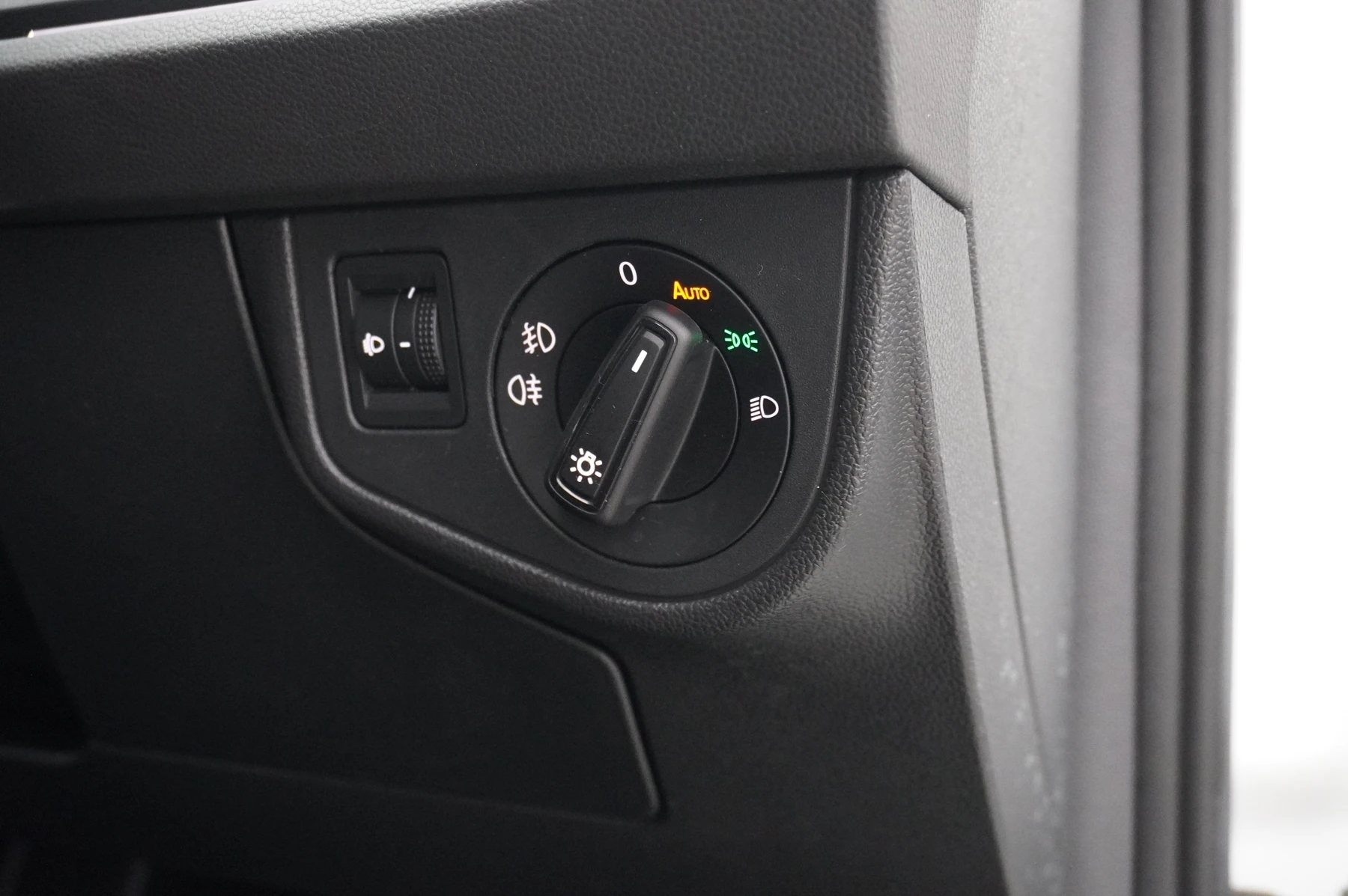 Volkswagen-Polo-image-25