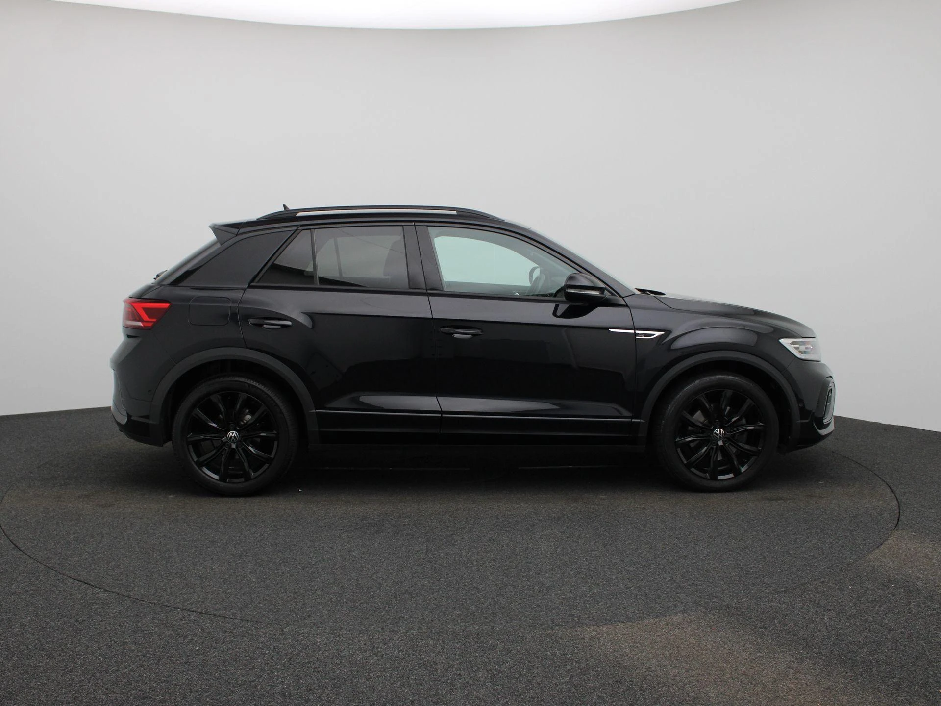 Volkswagen-T-Roc-image-6