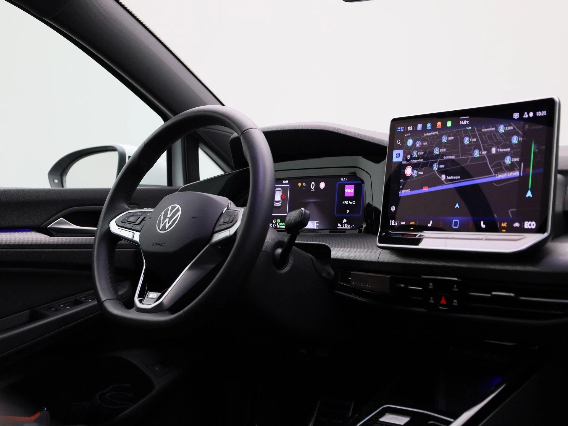 Volkswagen-Golf-image-40