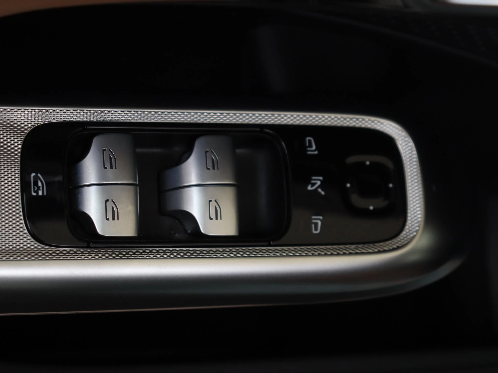 Mercedes-Benz-E-Klasse-image-24