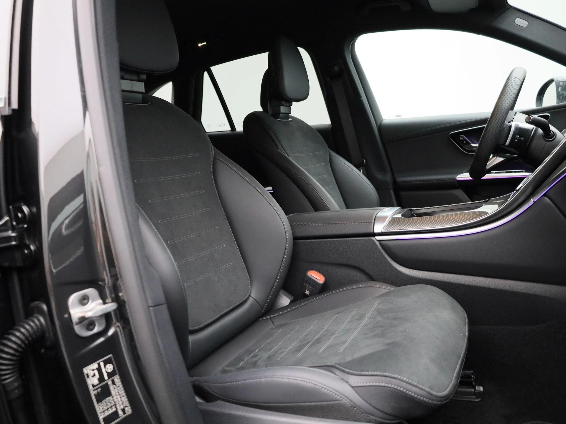 Mercedes-Benz-GLC-image-36