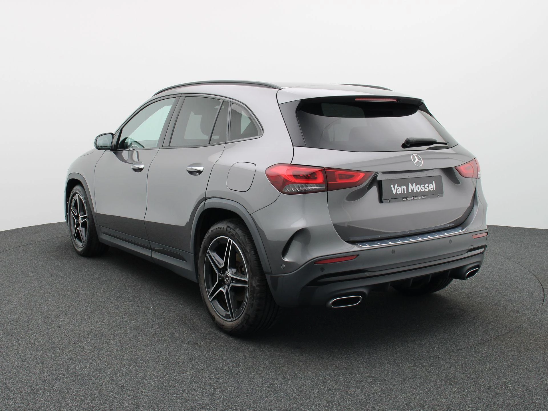 Mercedes-Benz GLA 180 AMG LINE + MULTIBEAM LED + CARPLAY + DISTRONIC PLUS +