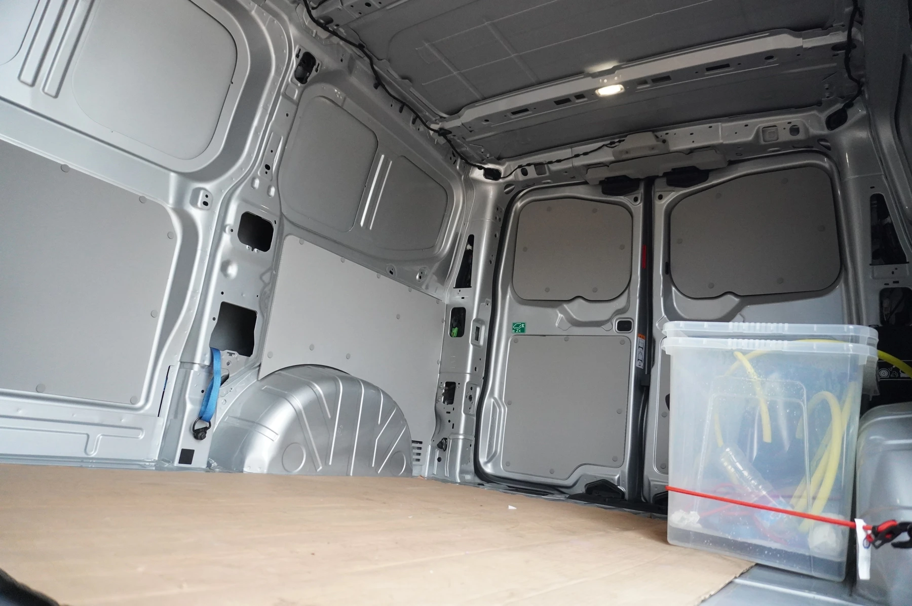 Volkswagen-Transporter-image-35