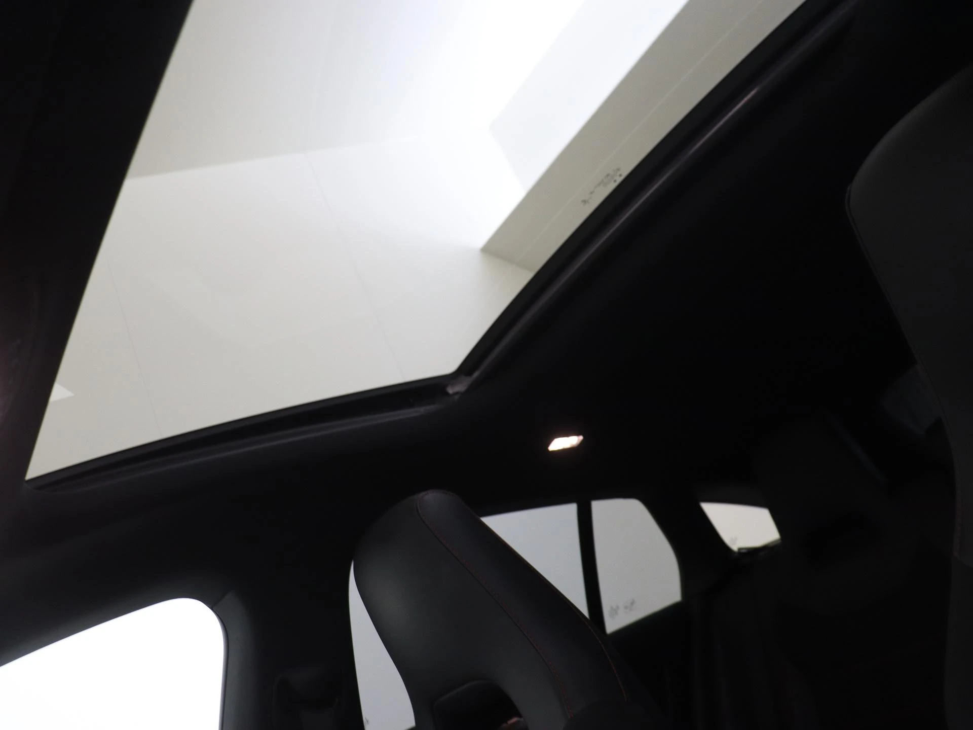 Mercedes-Benz-CLA-image-27