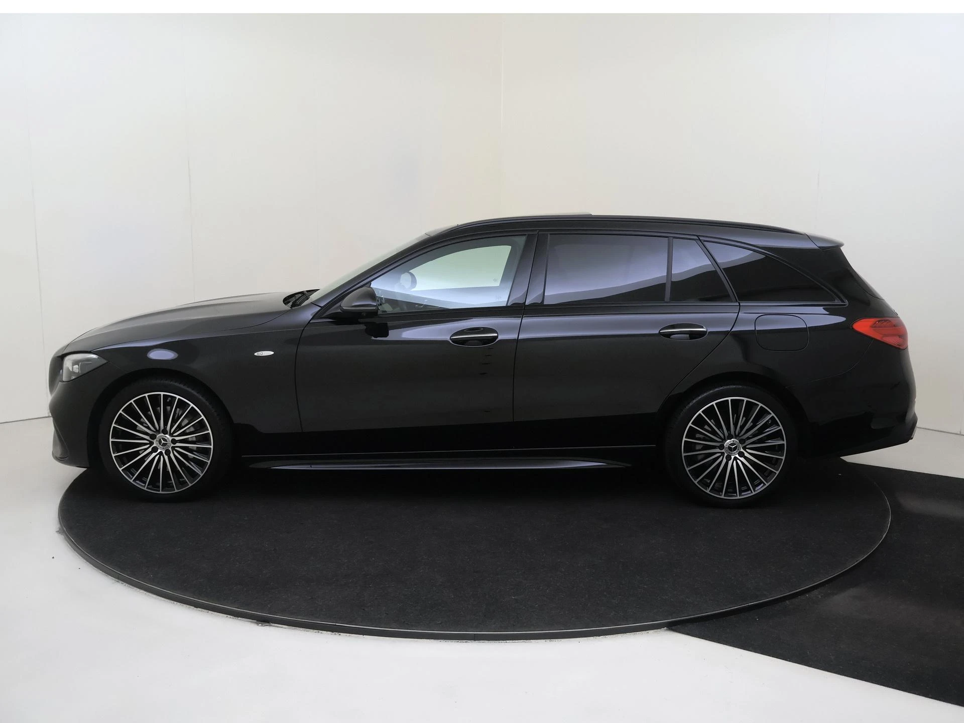 Mercedes-Benz-C-Klasse-image-6