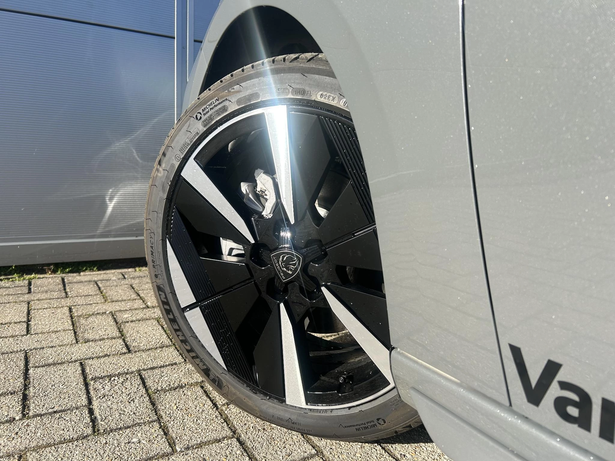 Peugeot-e-308-image-9