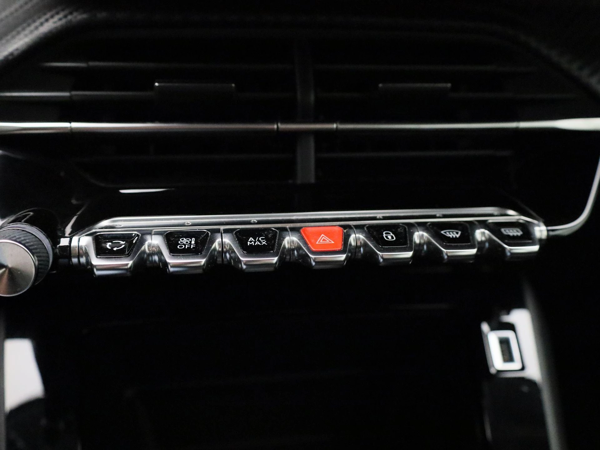 Peugeot-208-image-18