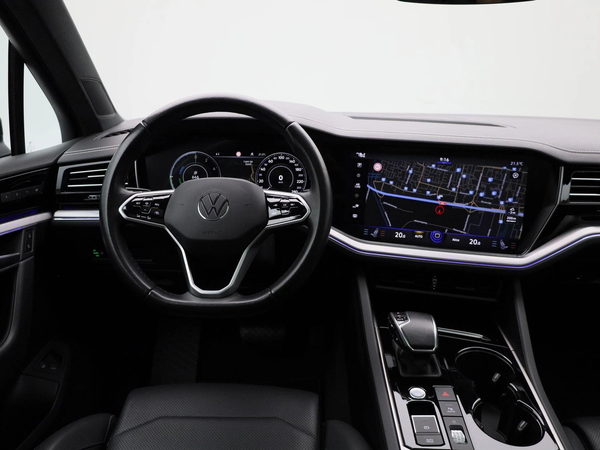 Volkswagen-Touareg-image-6
