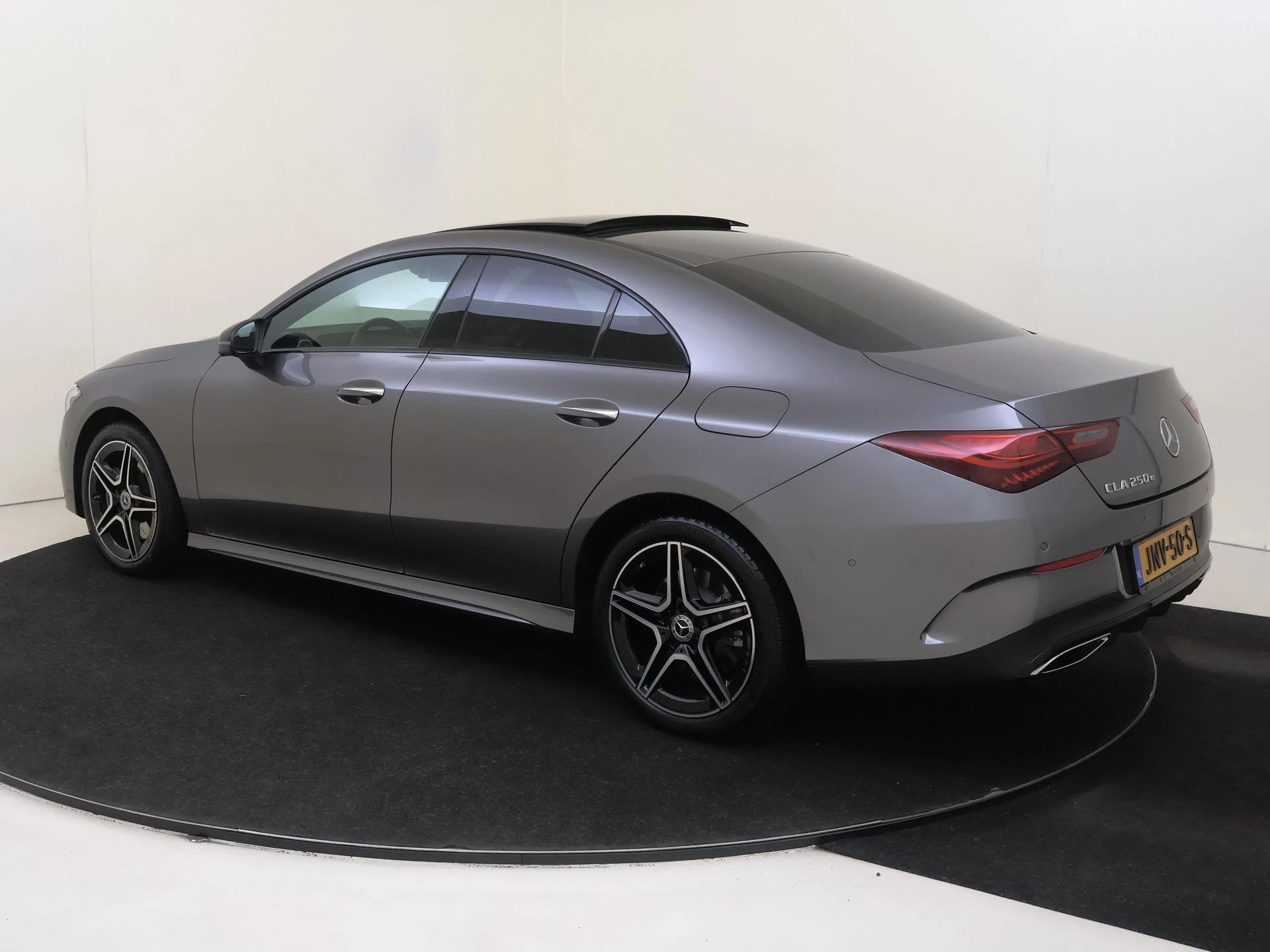 Mercedes-Benz-CLA-image-2