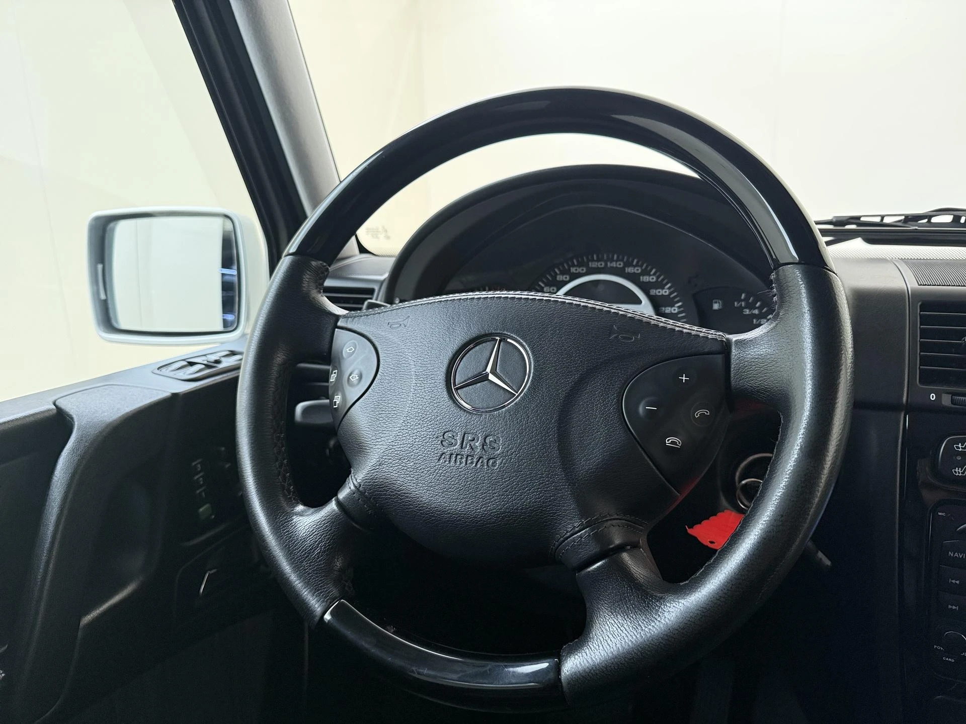 Mercedes-Benz-G-Klasse-image-18