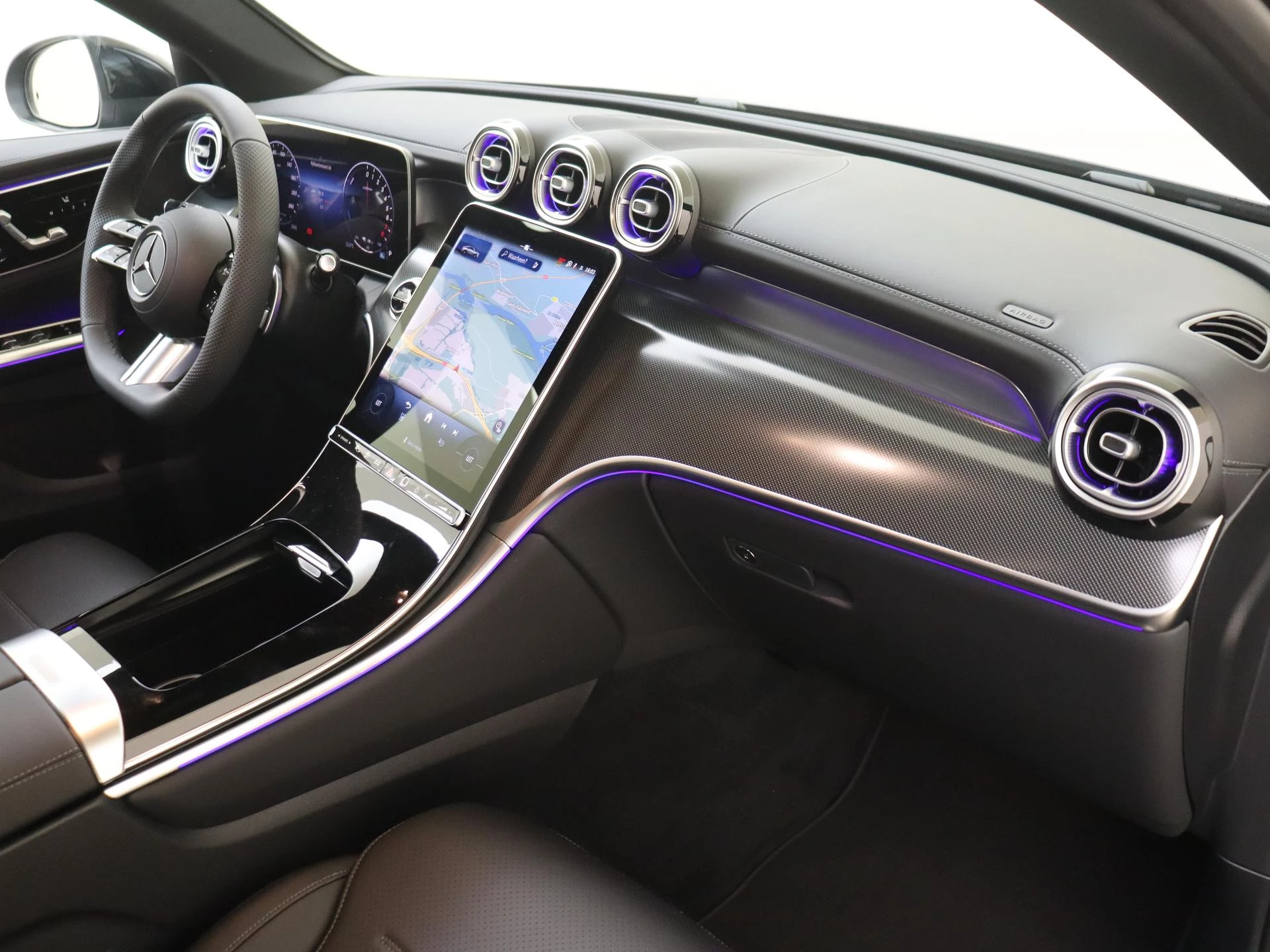 Mercedes-Benz-GLC-image-10