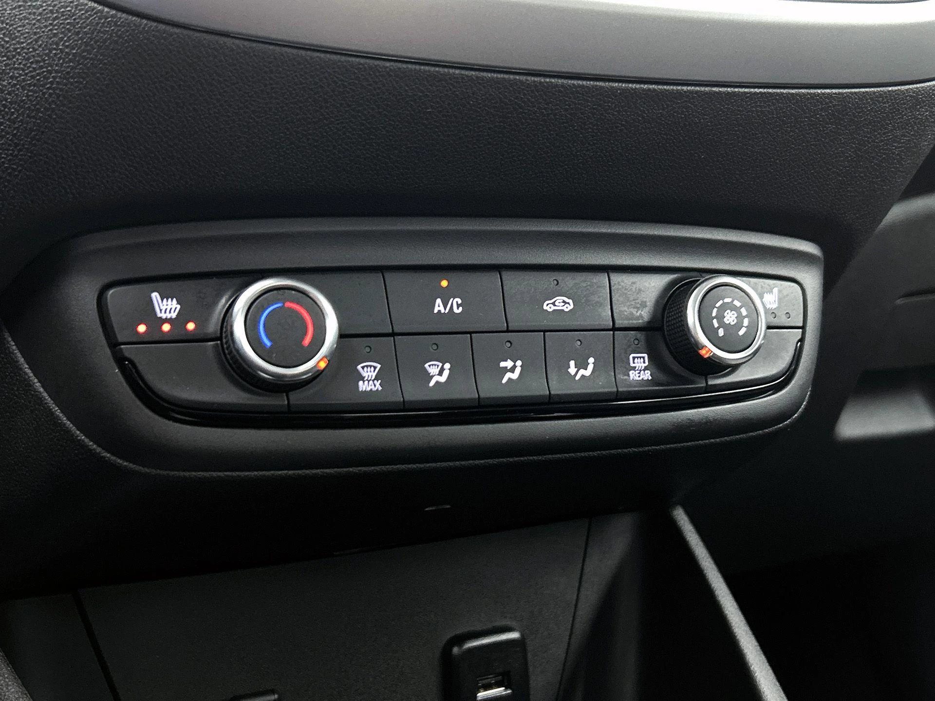 Opel Crossland X 1.2 Online Edition