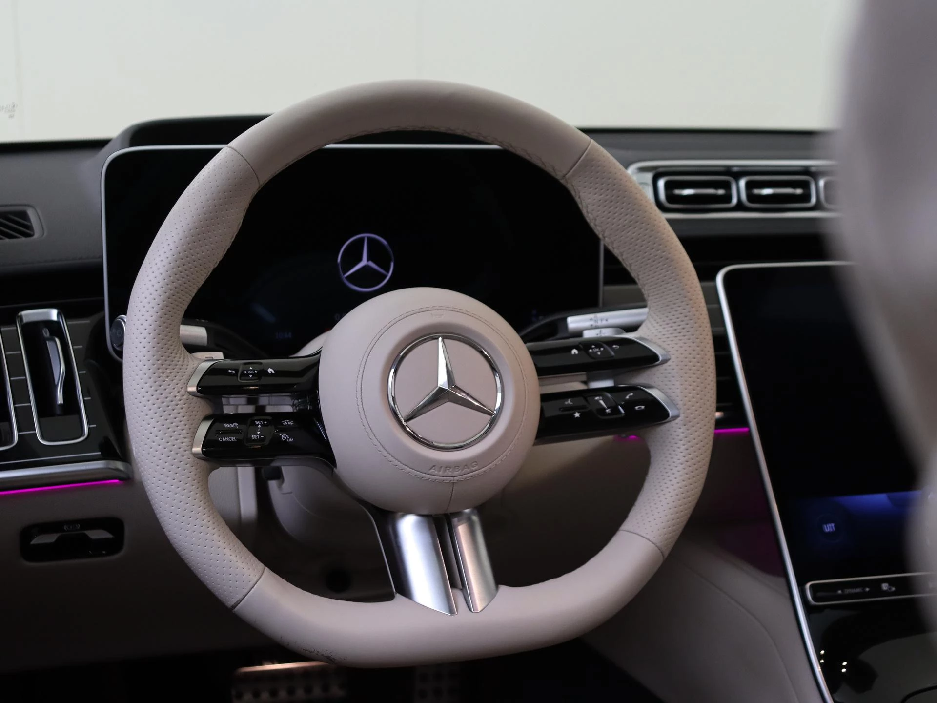 Mercedes-Benz-S-Klasse-image-10