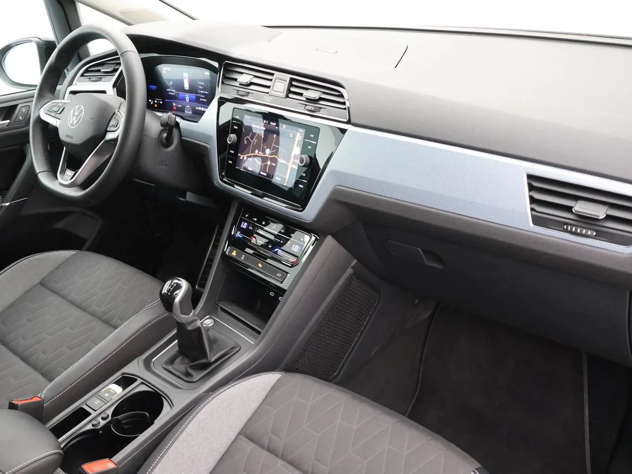 Volkswagen-Touran-image-13