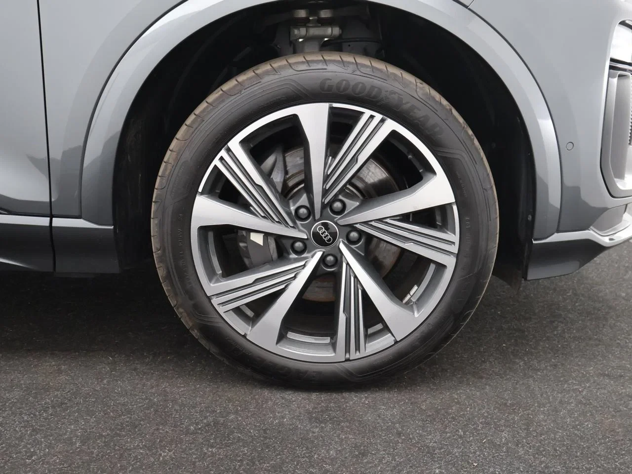 Audi SQ6 e-tron SQ6 e-Tron QUATTRO 100kWh 489PK *AUTOMAAT*SPORTZETELS*LEDER*360° CAMERA*PDC*CRUISE*NAVI*APP-CONNECT*...*