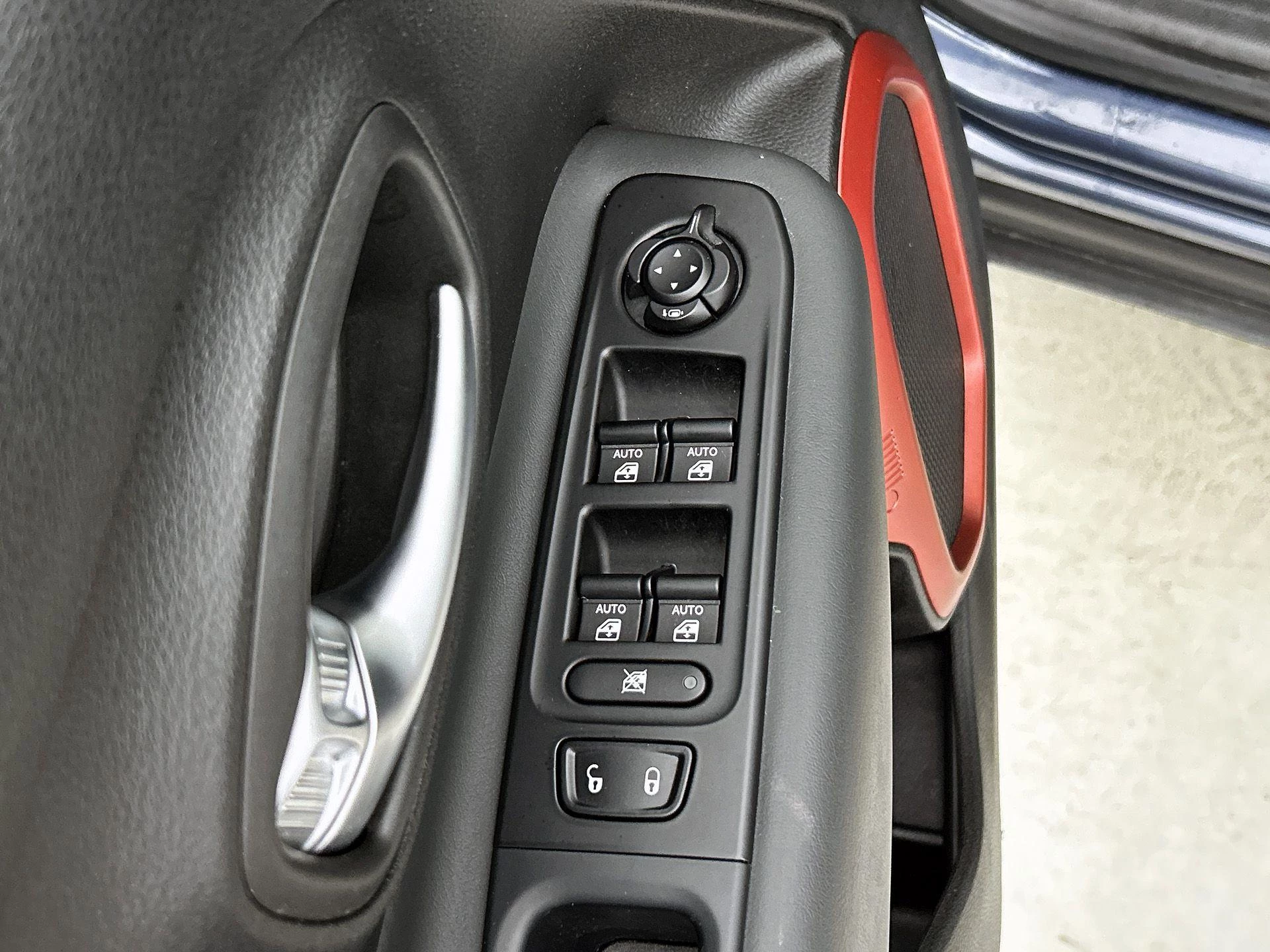 Jeep-Renegade-image-22
