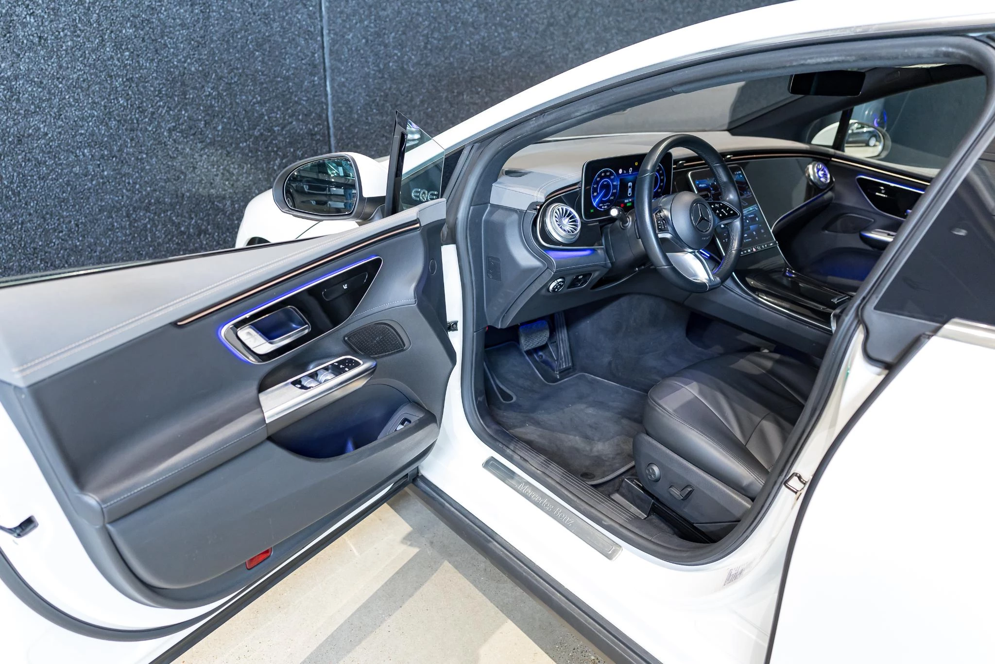 Mercedes-Benz-EQE-image-17