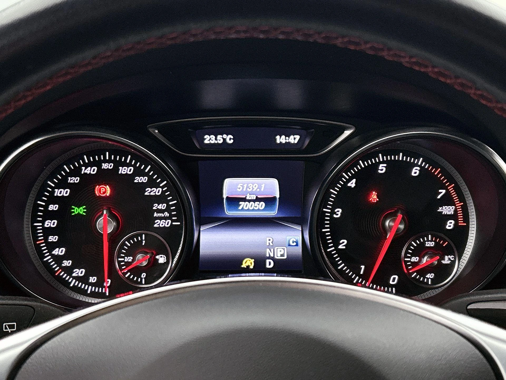 Mercedes-Benz-GLA-image-13