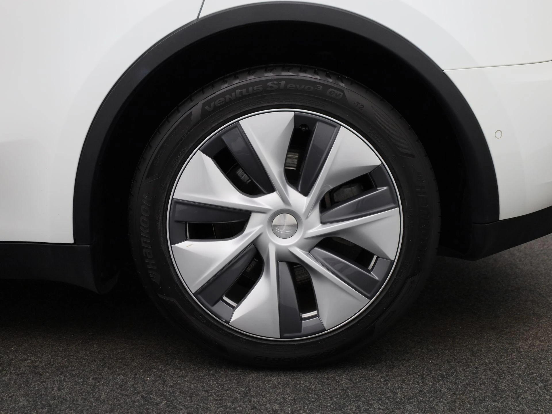 Tesla-Model Y-image-10