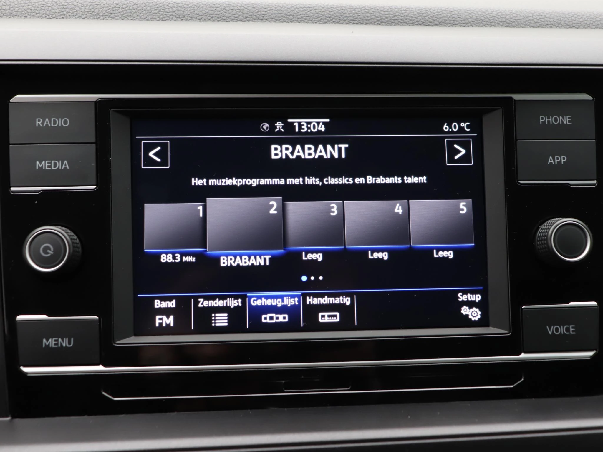 Volkswagen-Polo-image-18