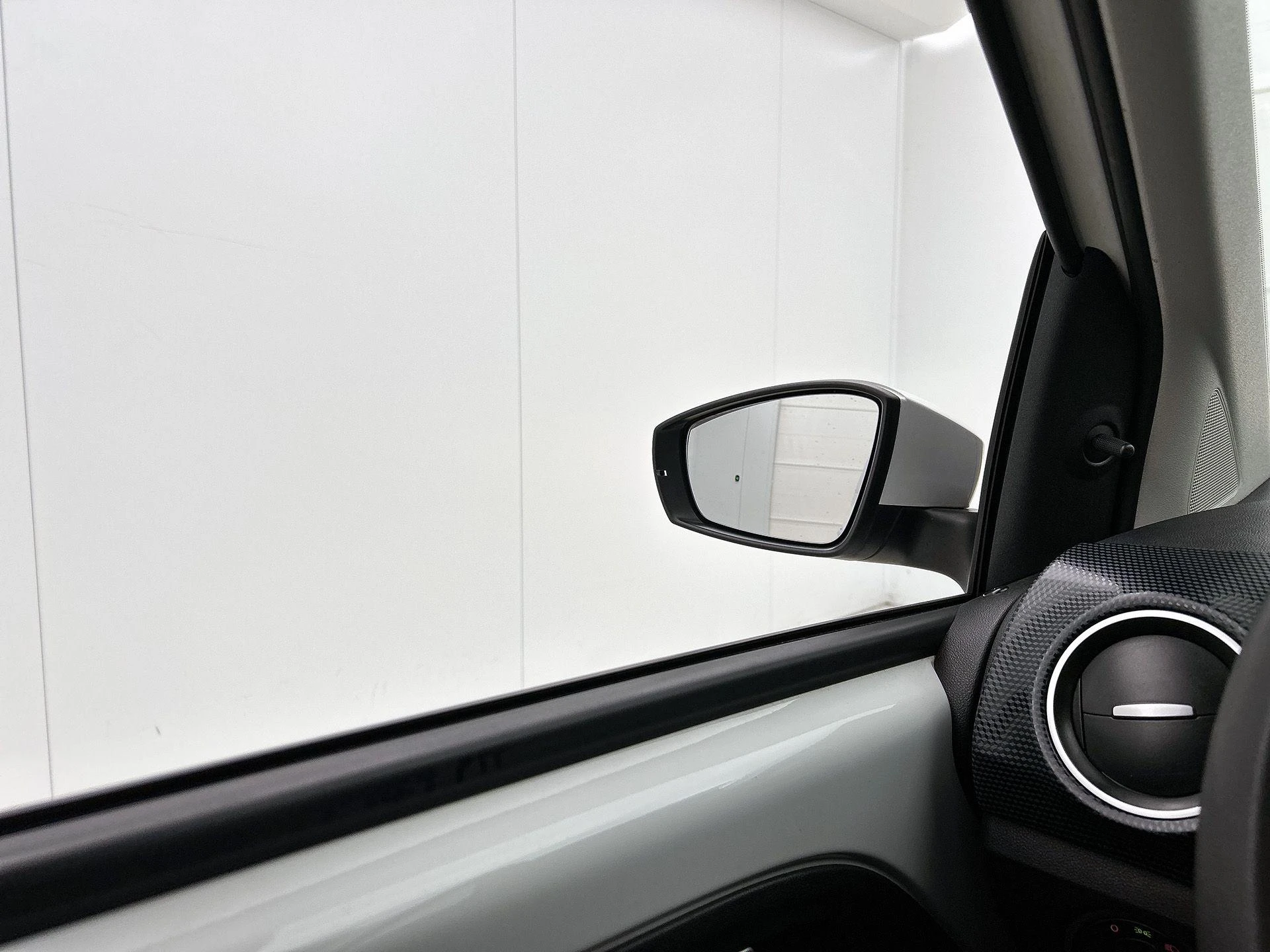 Volkswagen-up!-image-17