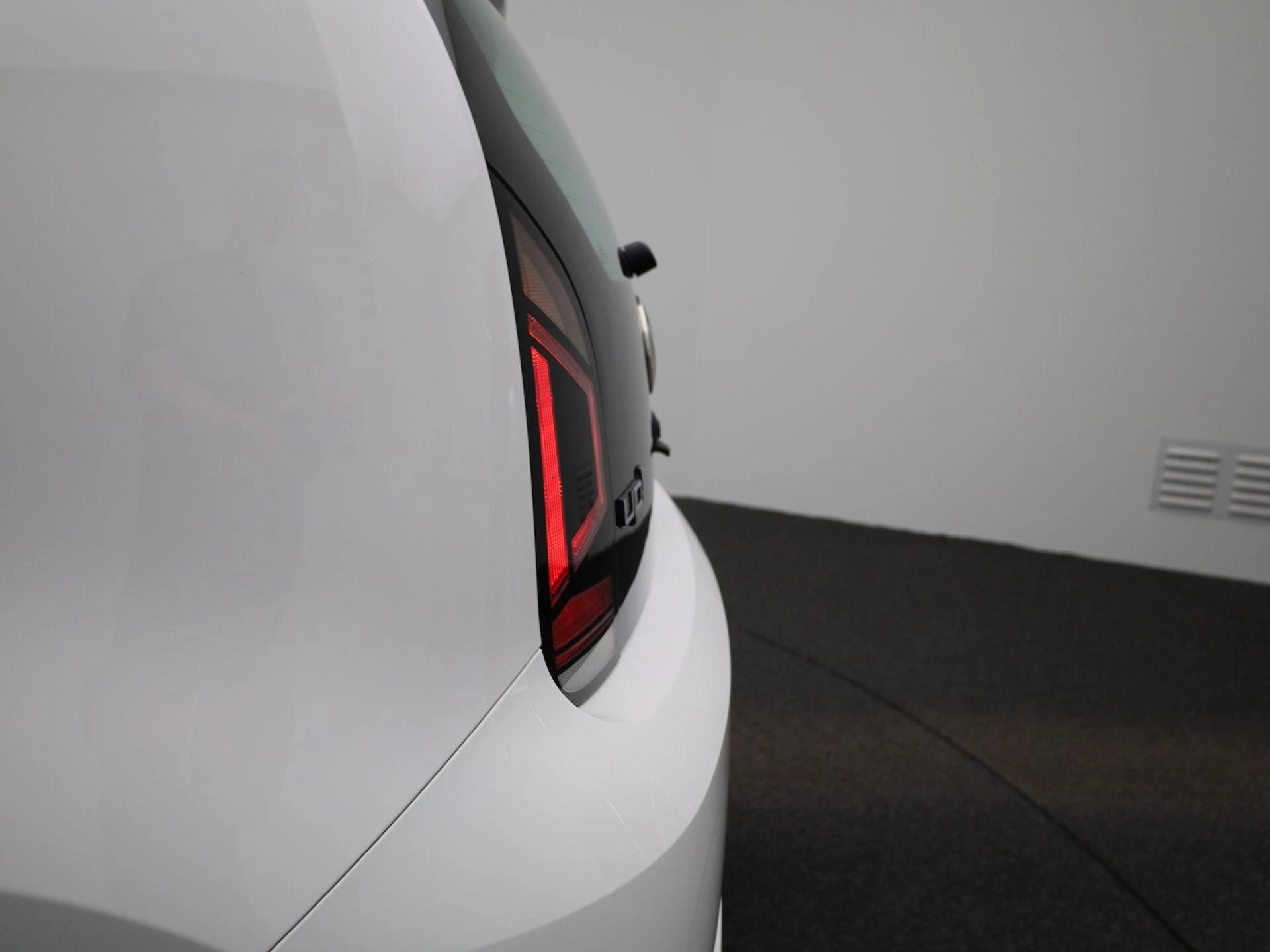Volkswagen-up!-image-30