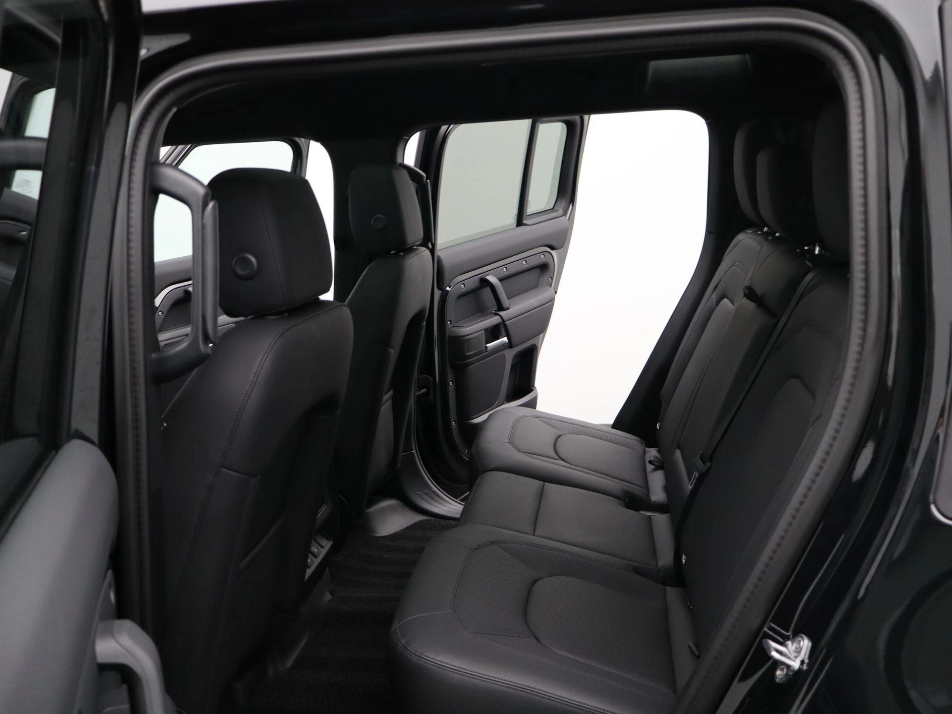 Land Rover-Defender-image-11