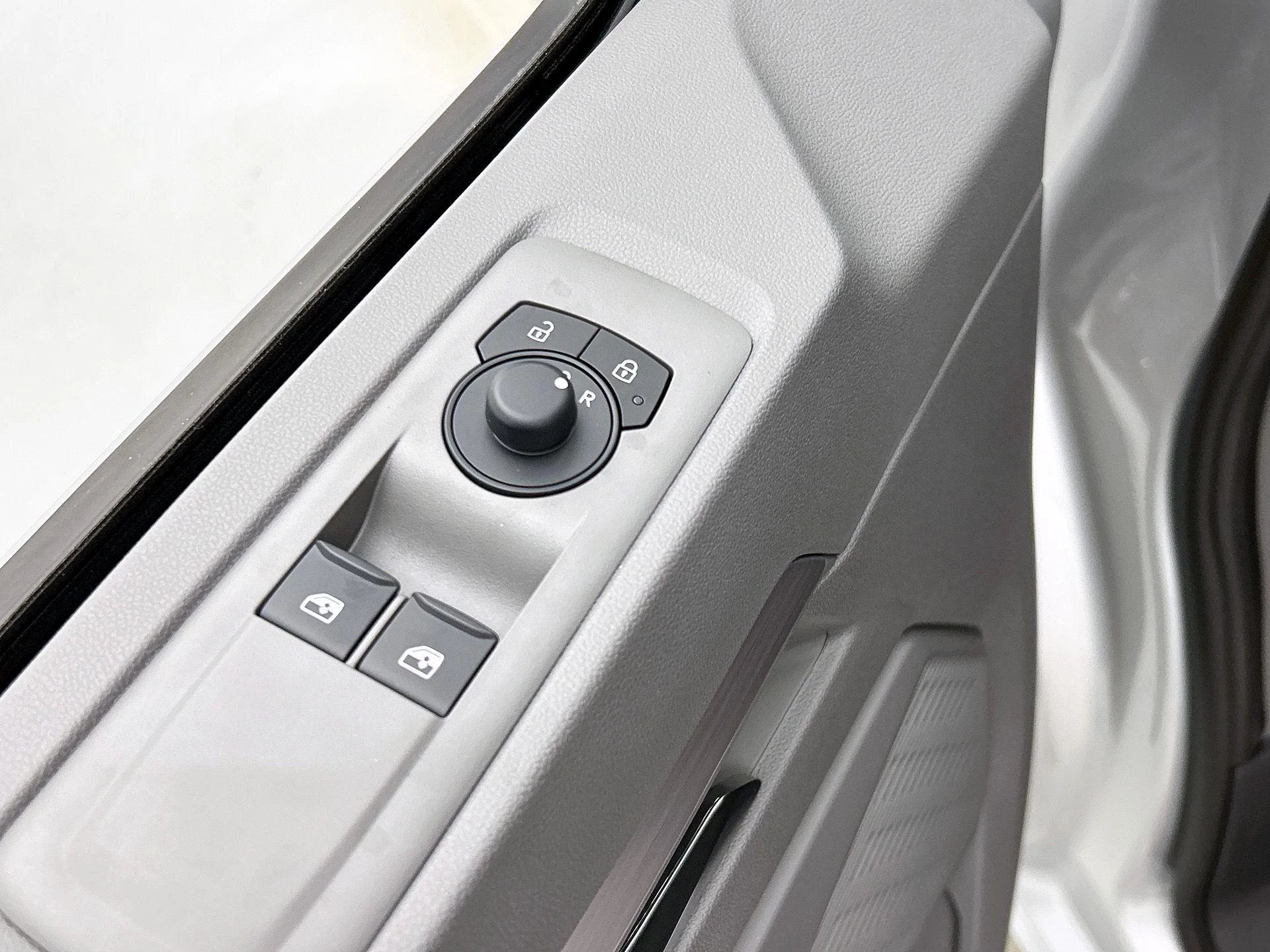 Volkswagen-Transporter-image-27