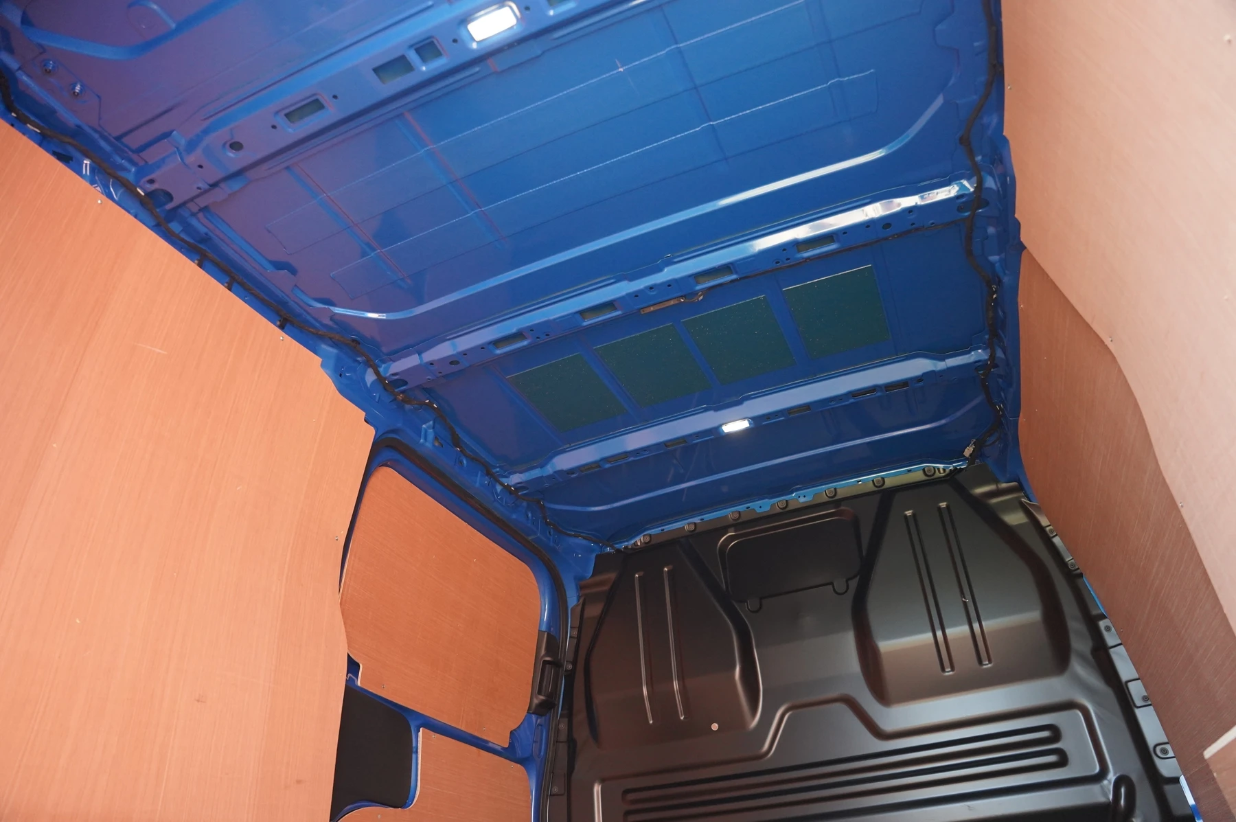 Volkswagen-Transporter-image-25
