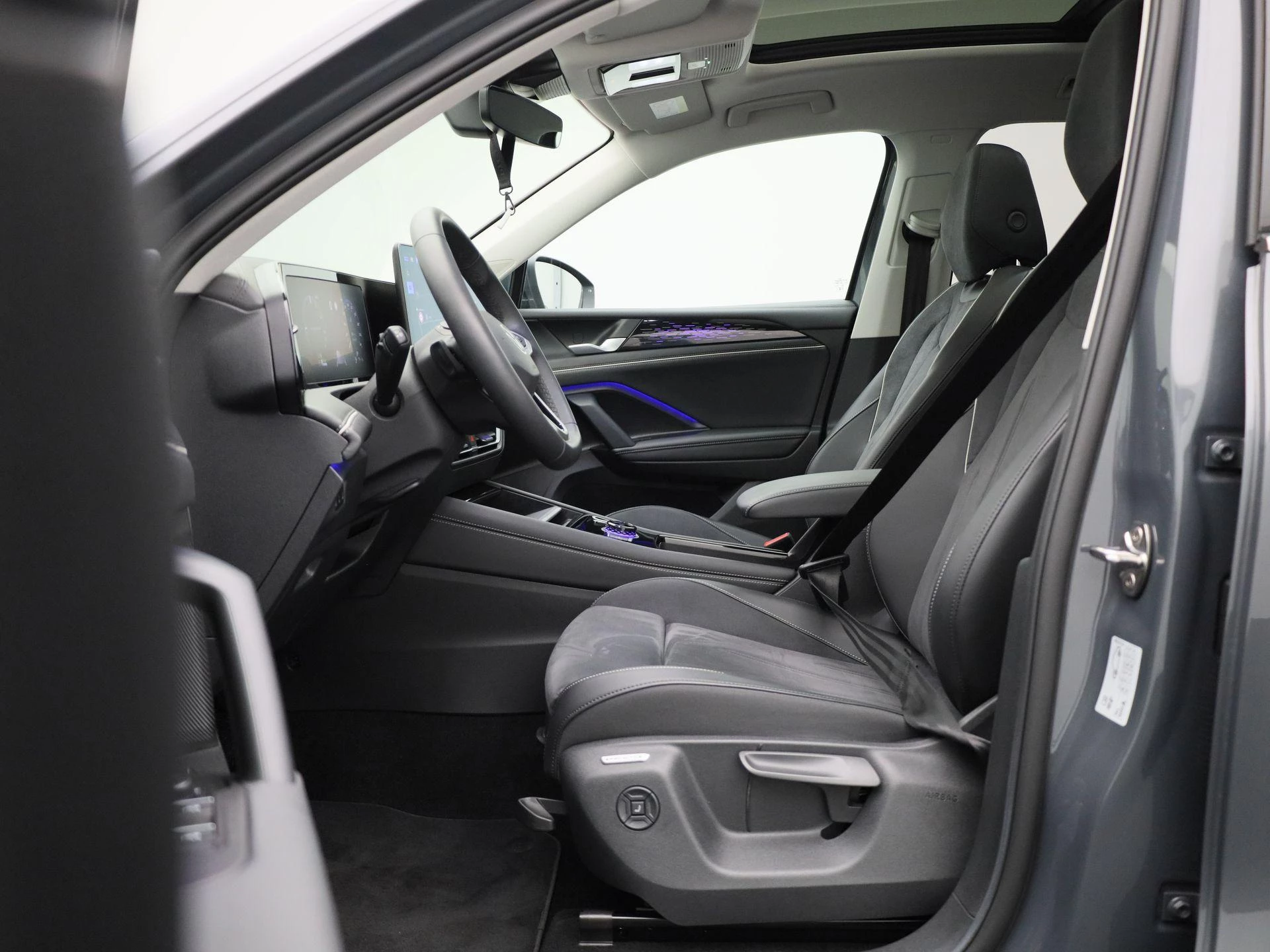 Volkswagen-Tiguan-image-10