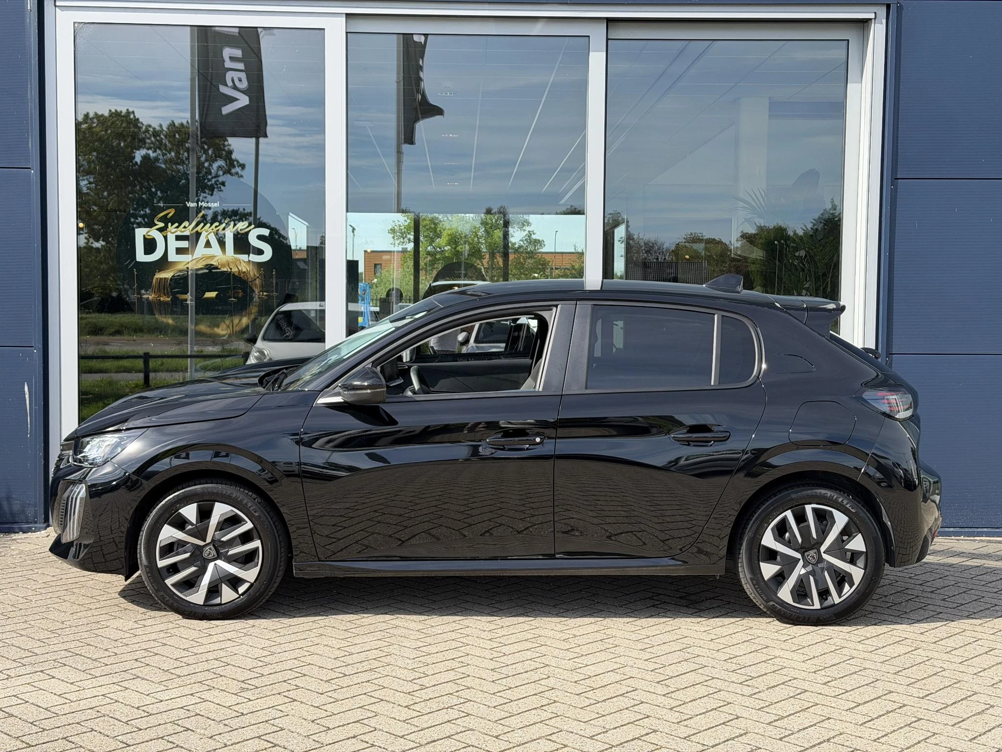 Peugeot-208-image-2