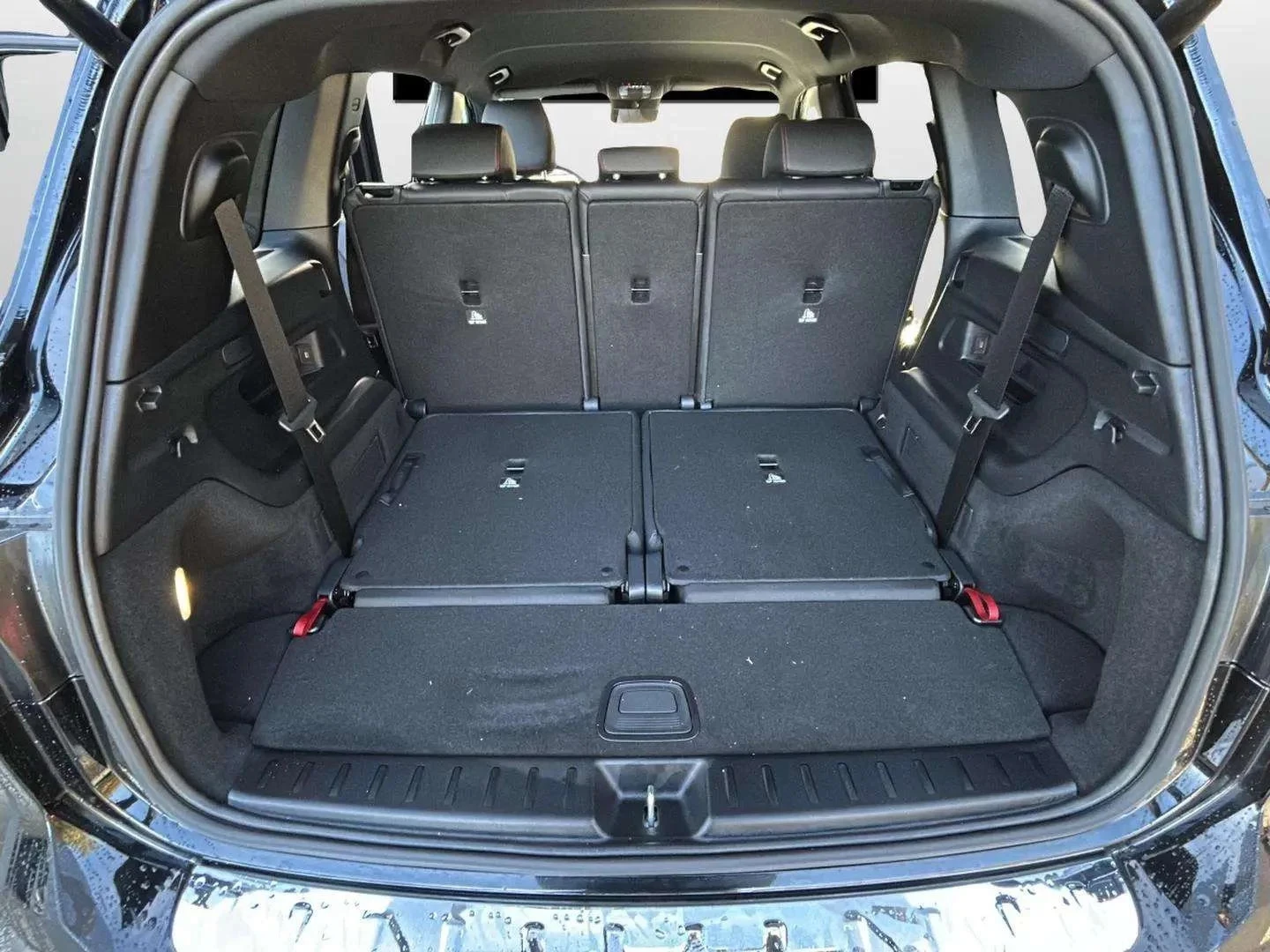 Mercedes-Benz-EQB-image-19