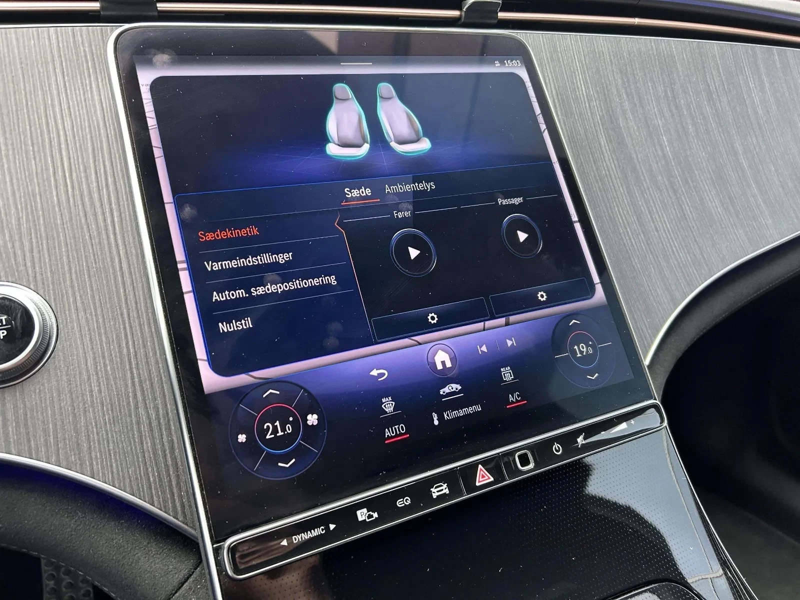 Mercedes-Benz-EQE-image-17