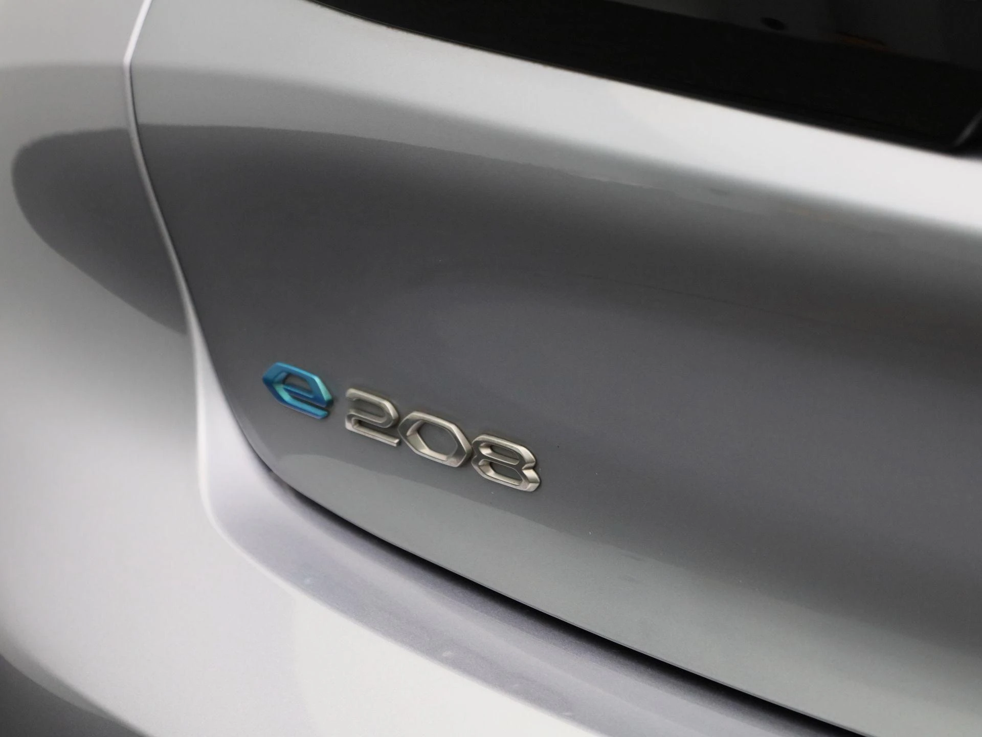 Peugeot-e-208-image-39