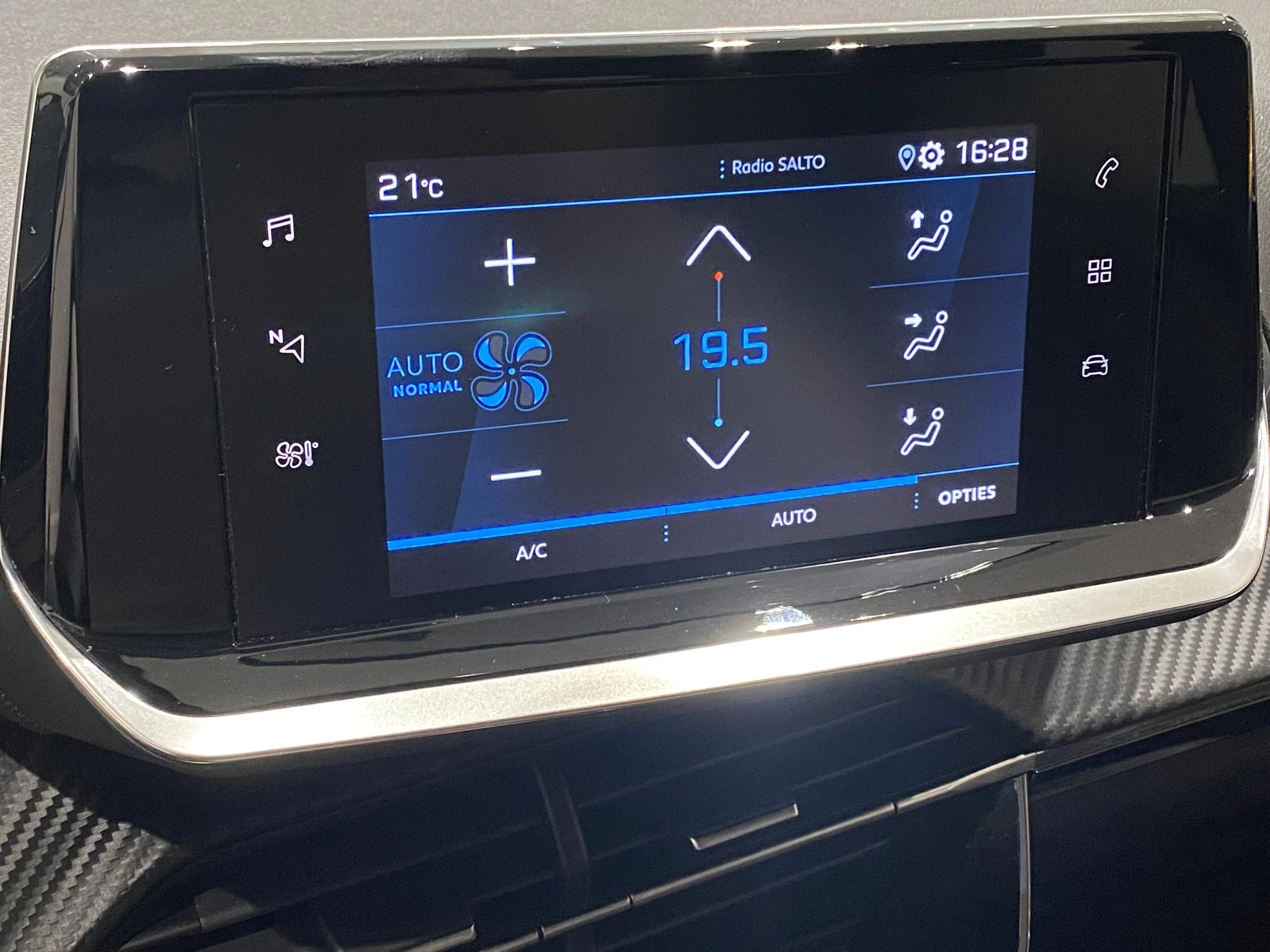 Peugeot-208-image-12