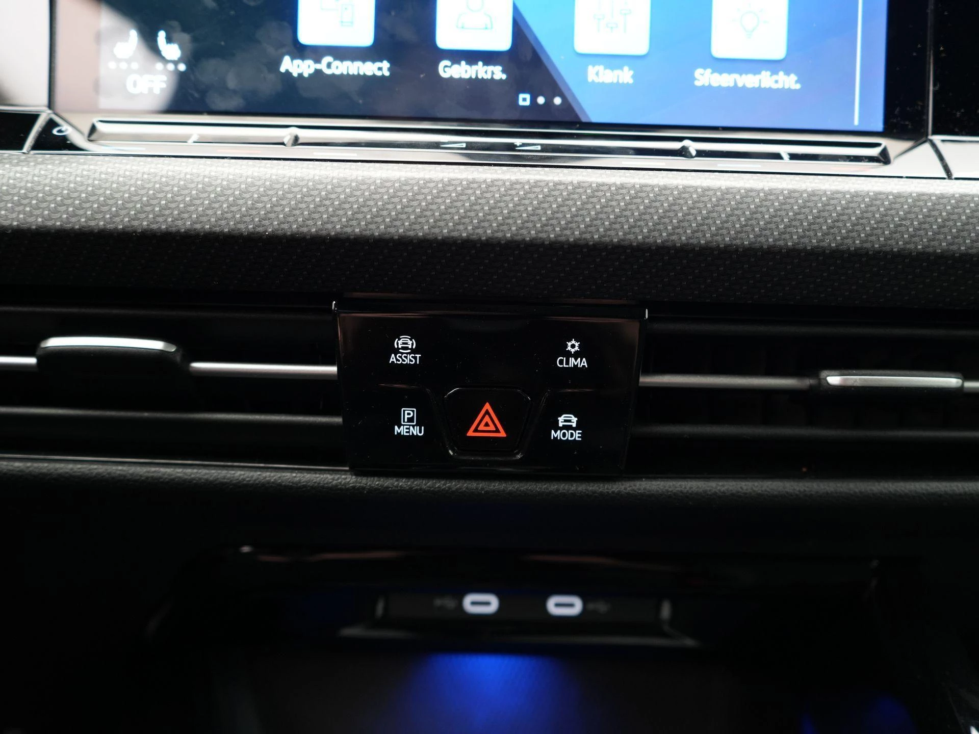 Volkswagen-Golf-image-24